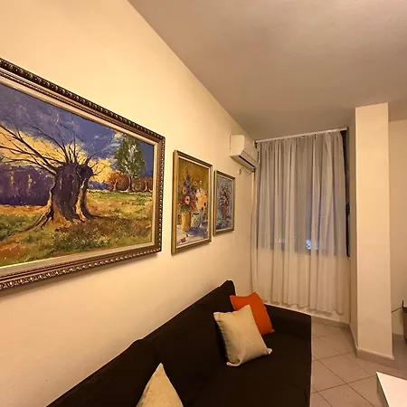 Gm 1 Apartamento Golem (Tirana)